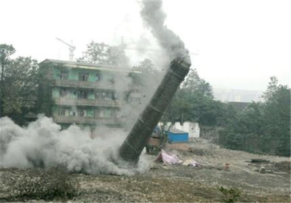 天津废弃烟囱拆除