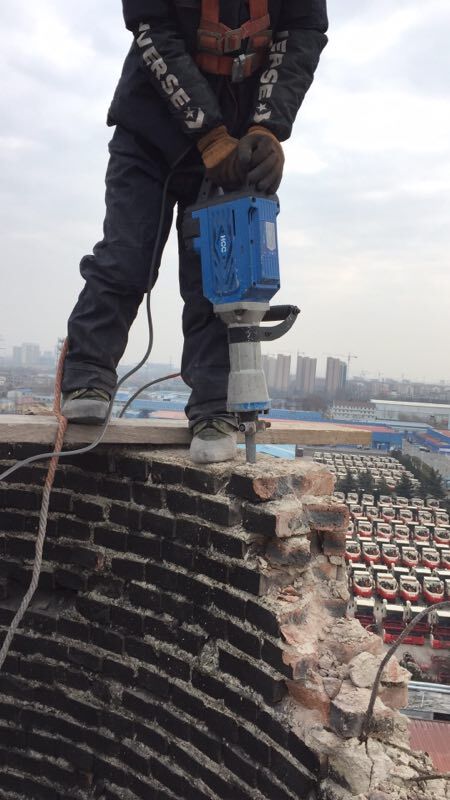 北京人工拆除烟囱